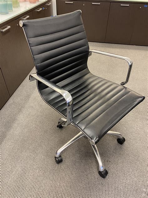 herman miller fakes - Herman Miller eames chair original.